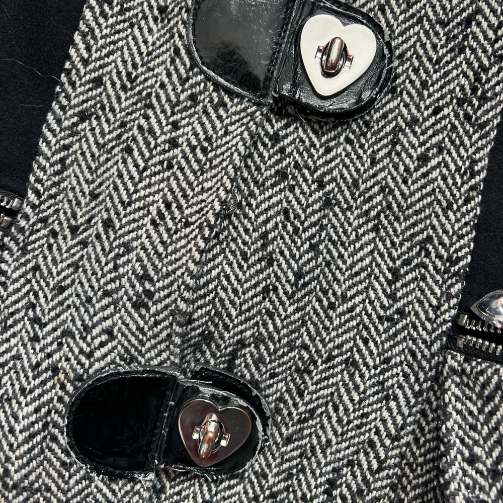 Betsey Johnson Herringbone Wool Peplum Faux Fur Heart Button Jacket Size 8 Glam - Picture 8 of 9